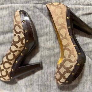 Vintage Y2K Coach Carli signature “C” pump size 8
